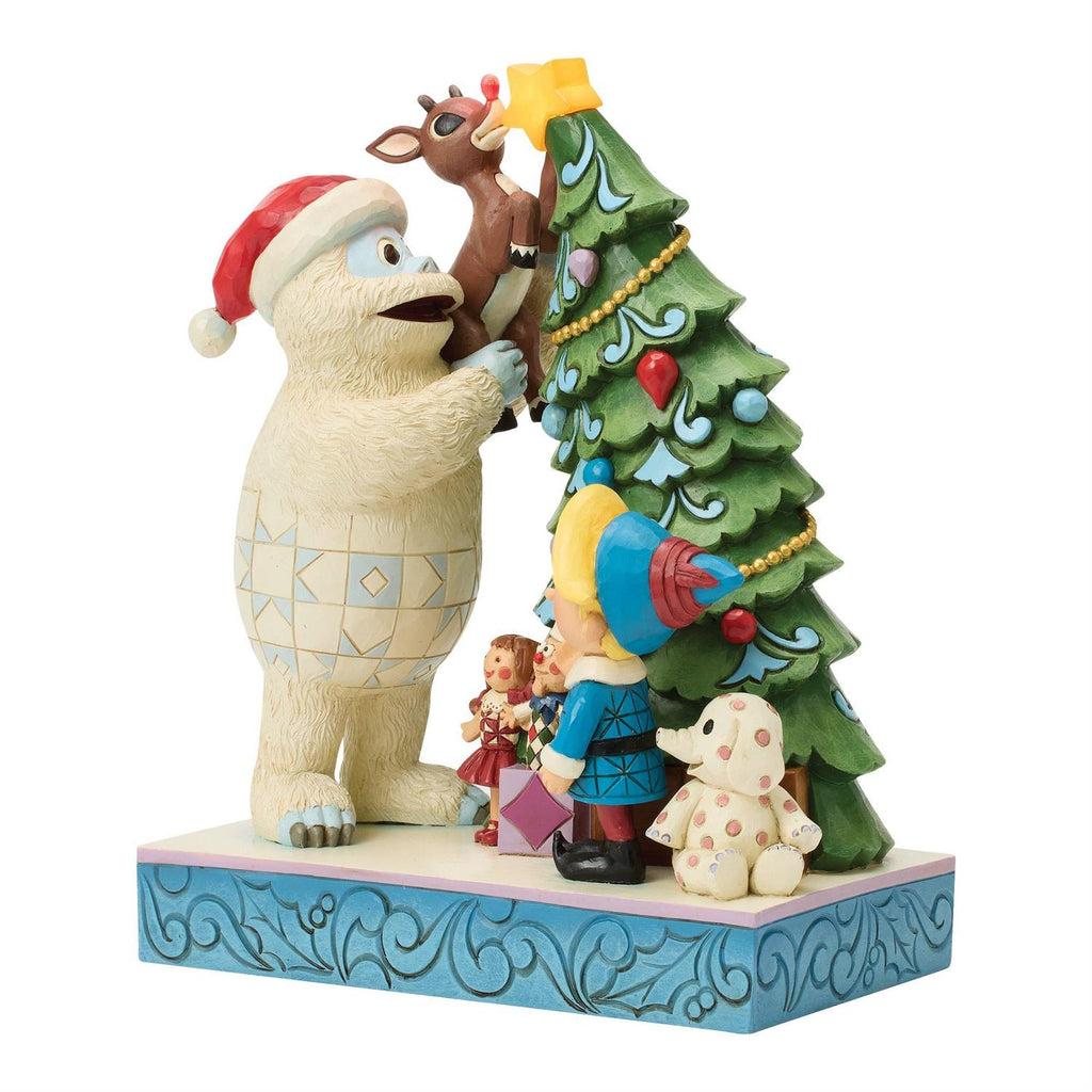NEW ITEM 🎄- Bumble Holding Rudolph by Christmas Tree – Jim Shore Rudolph Traditions (8.46”H)