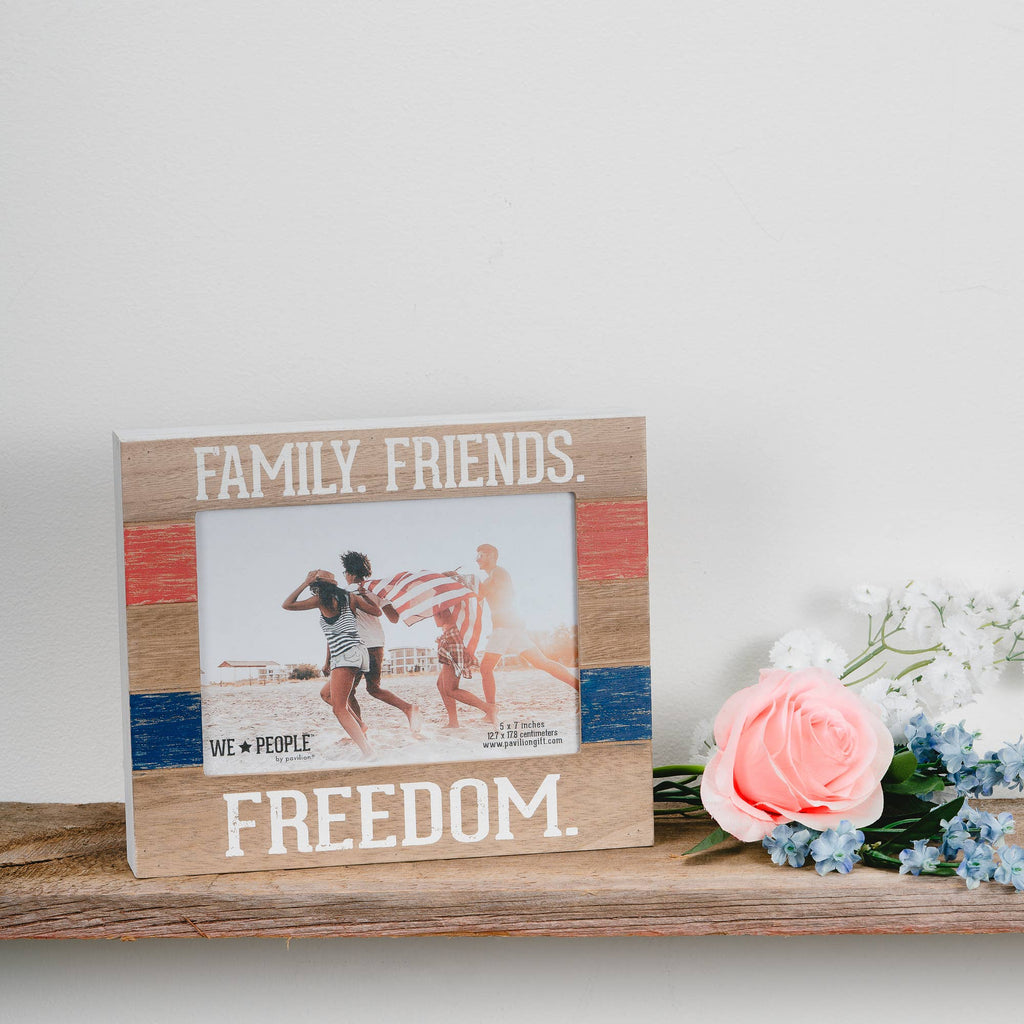 USA People Decorative Patriotic USA Frame – 9" x 7.25" (Holds 5" x 7" Photo)